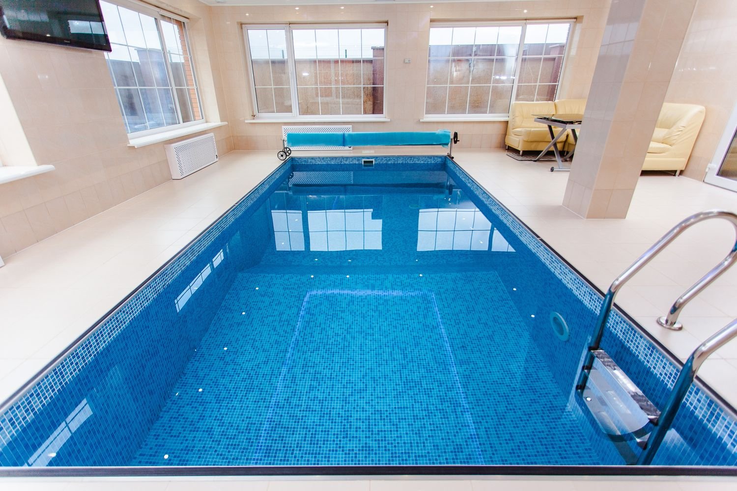 Piscina interior para hidroterapia
